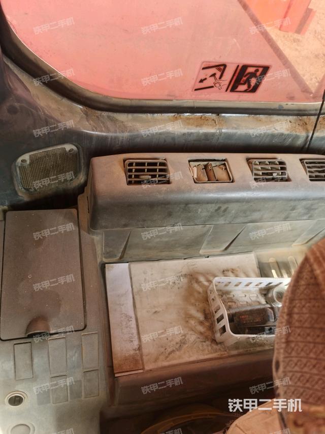 座椅右側(cè)控制臺/鑰匙門/油門/含右手柄（駕駛室部分）