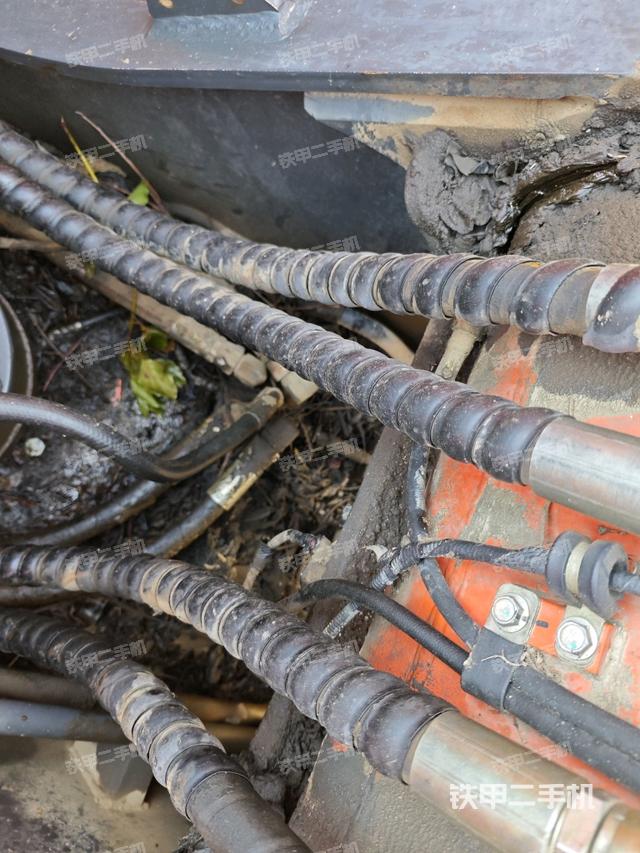 中央回轉(zhuǎn)接頭特寫（上車部件）