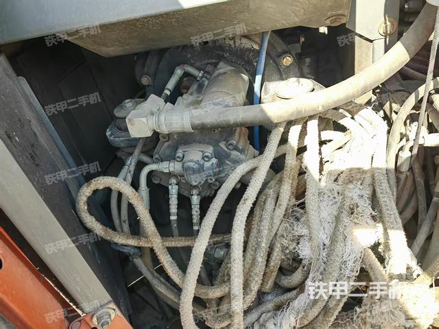 液壓泵艙室正面整體(整機外觀) 液壓泵艙室正面整體(整機外觀)