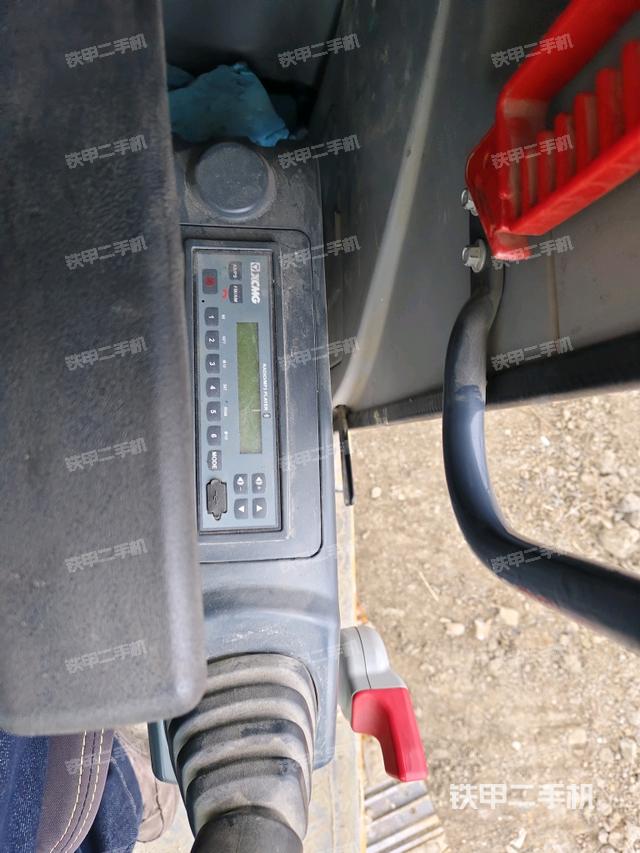 座椅左側(cè)控制臺(tái)/音響/含左手柄（駕駛室部分）