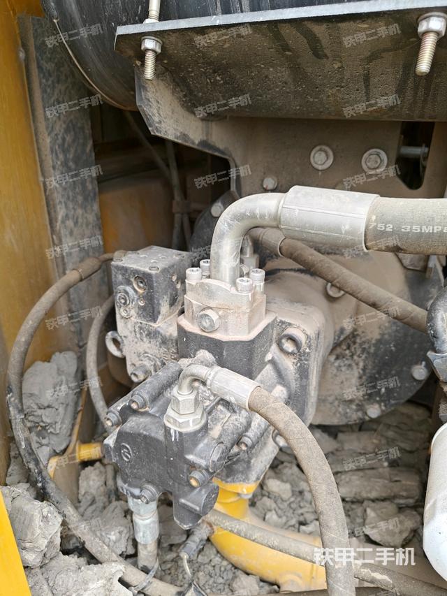 液壓泵艙室正面整體(整機(jī)外觀) 液壓泵艙室正面整體(整機(jī)外觀)