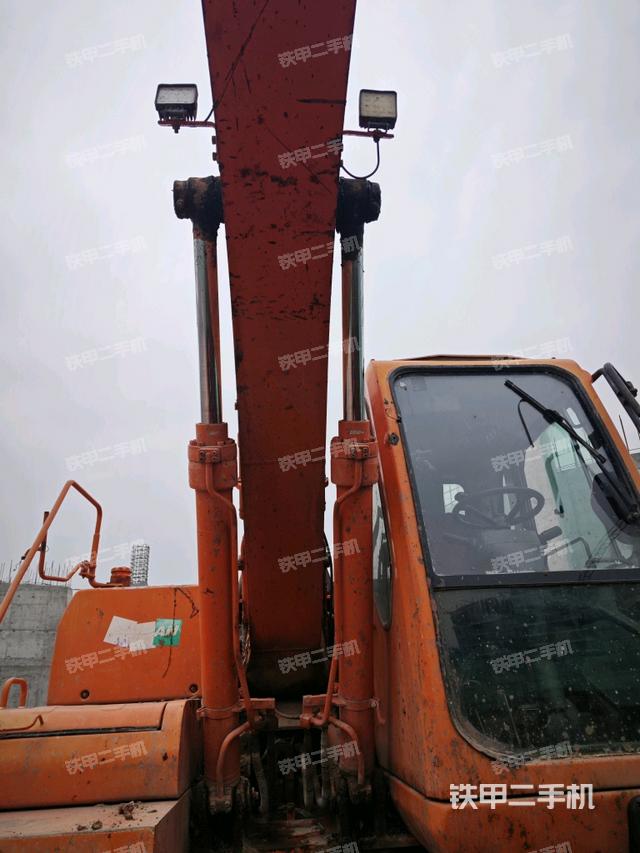 大臂油缸整體?豎拍（工作和回轉(zhuǎn)裝置）