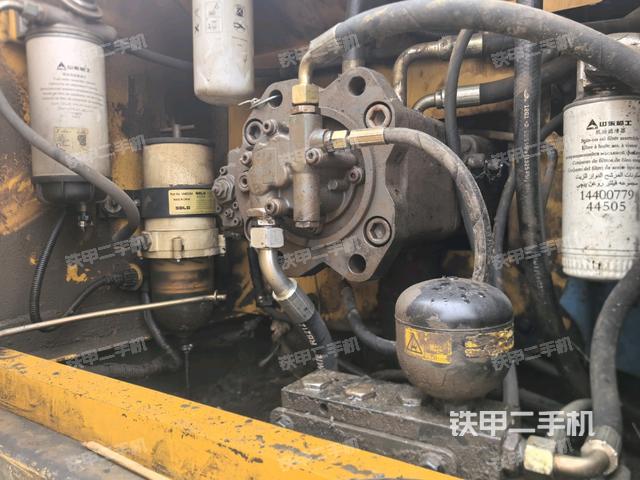 液壓泵艙室正面整體(整機(jī)外觀) 液壓泵艙室正面整體(整機(jī)外觀)