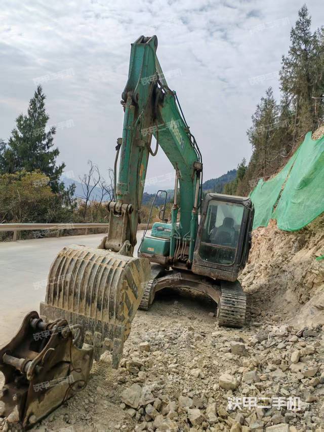 神鋼SK140LC-8挖掘機(jī)