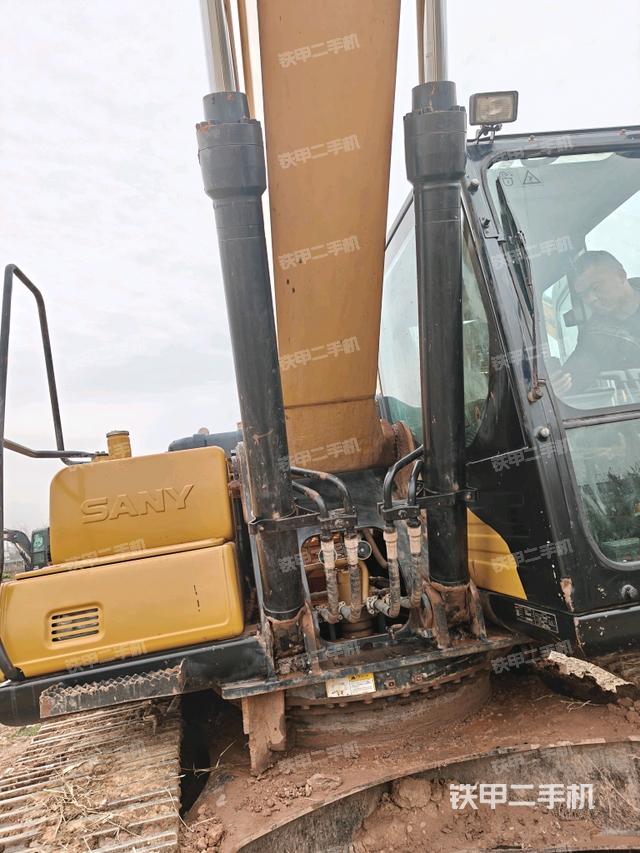 大臂油缸整體?豎拍（工作和回轉(zhuǎn)裝置）