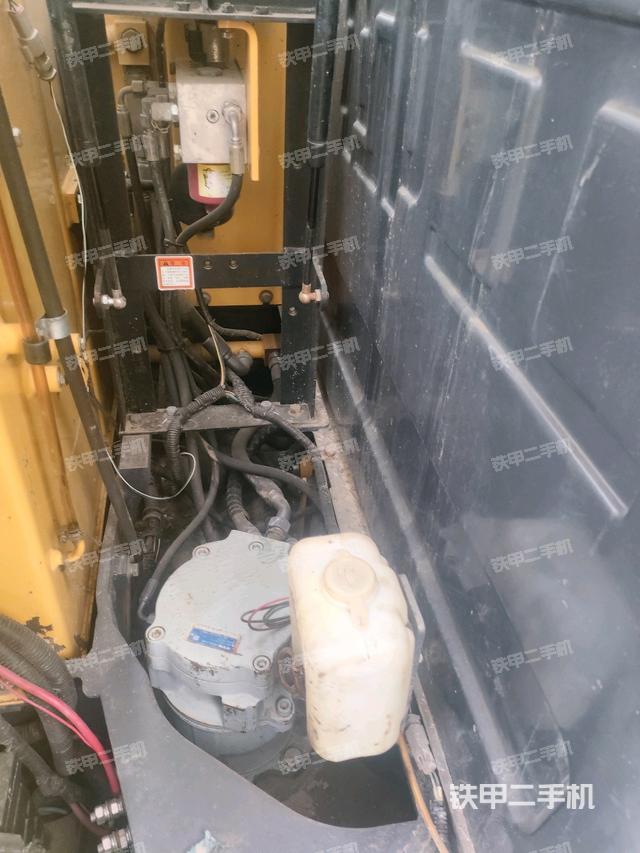 回轉馬達和主控閥（整機外觀）