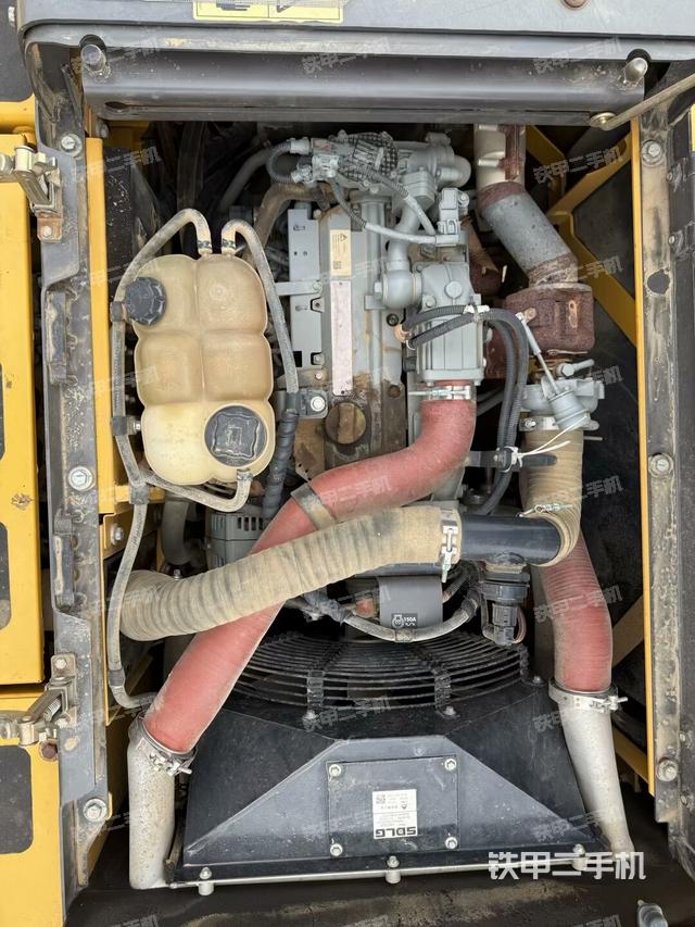 發(fā)動(dòng)機(jī)室（上車部件）