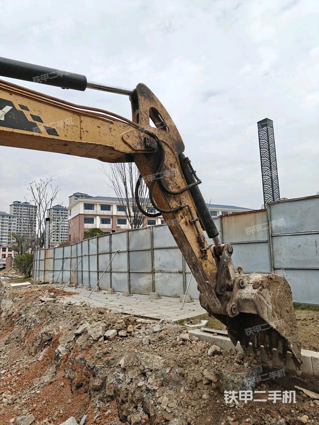 大臂根部?斜（工作和回轉(zhuǎn)裝置）