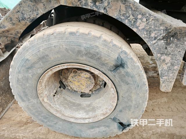 右驅(qū)動輪（行走機構(gòu)）