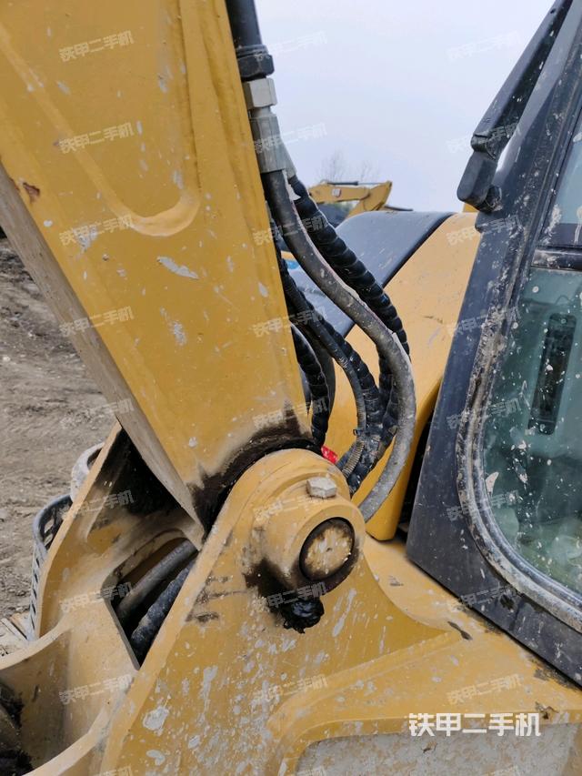 大臂根部?斜（工作和回轉(zhuǎn)裝置）