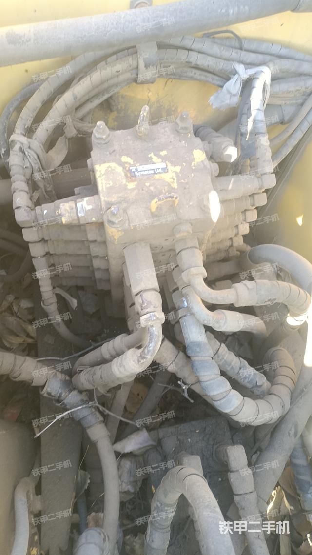 回轉(zhuǎn)馬達(dá)和主控閥（整機(jī)外觀）