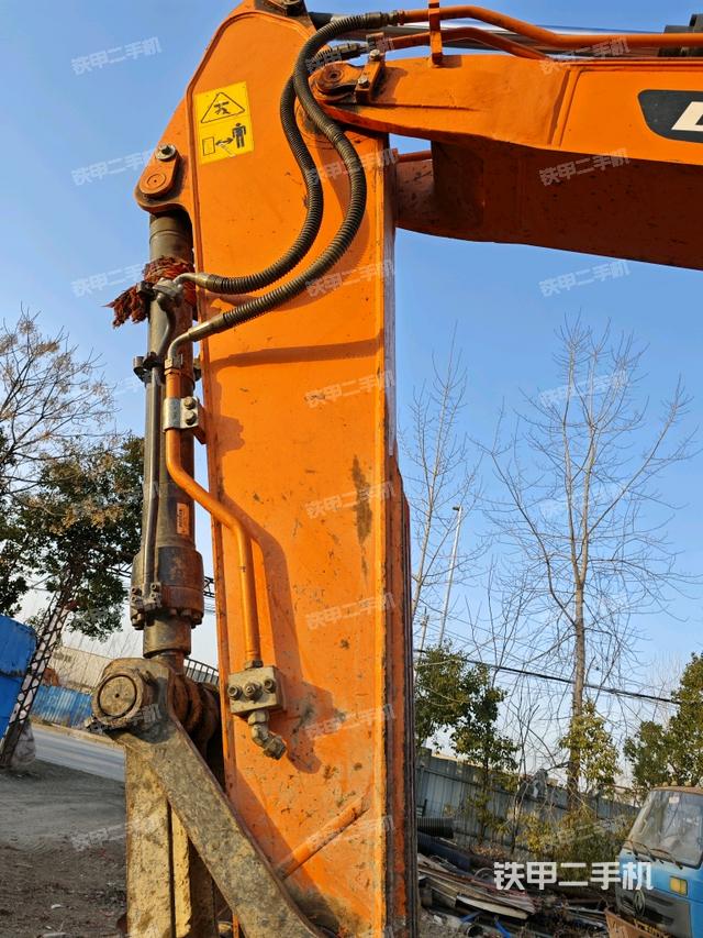 小臂整體左后(工作和回轉(zhuǎn)裝置) 小臂整體左后(工作和回轉(zhuǎn)裝置)