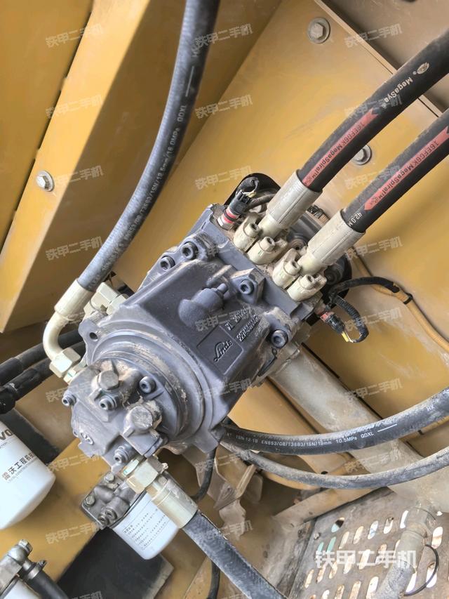 液壓泵斜45?左（大件艙室）