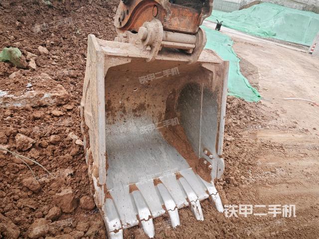 鏟斗右后整體（工作和回轉(zhuǎn)裝置）