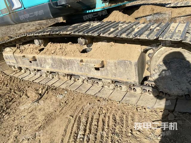 單側(cè)履帶整體(整機(jī)外觀) 單側(cè)履帶整體(整機(jī)外觀)