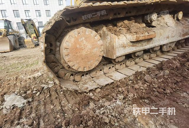 單側(cè)履帶整體（整機(jī)外觀）