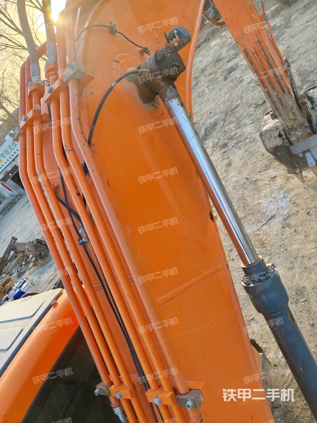 大臂背部俯視(工作和回轉(zhuǎn)裝置) 大臂背部俯視(工作和回轉(zhuǎn)裝置)