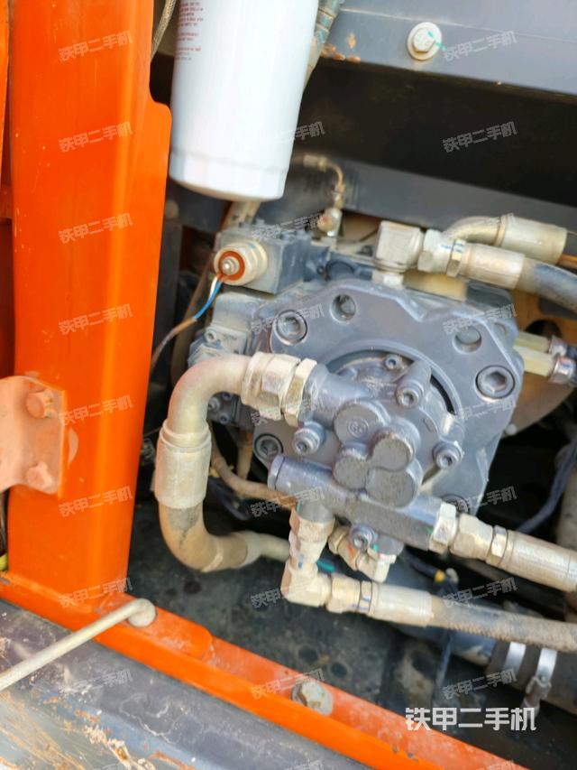 液壓泵斜45?右（大件艙室）