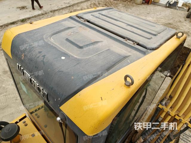駕駛室頂部(整機(jī)外觀) 駕駛室頂部(整機(jī)外觀)