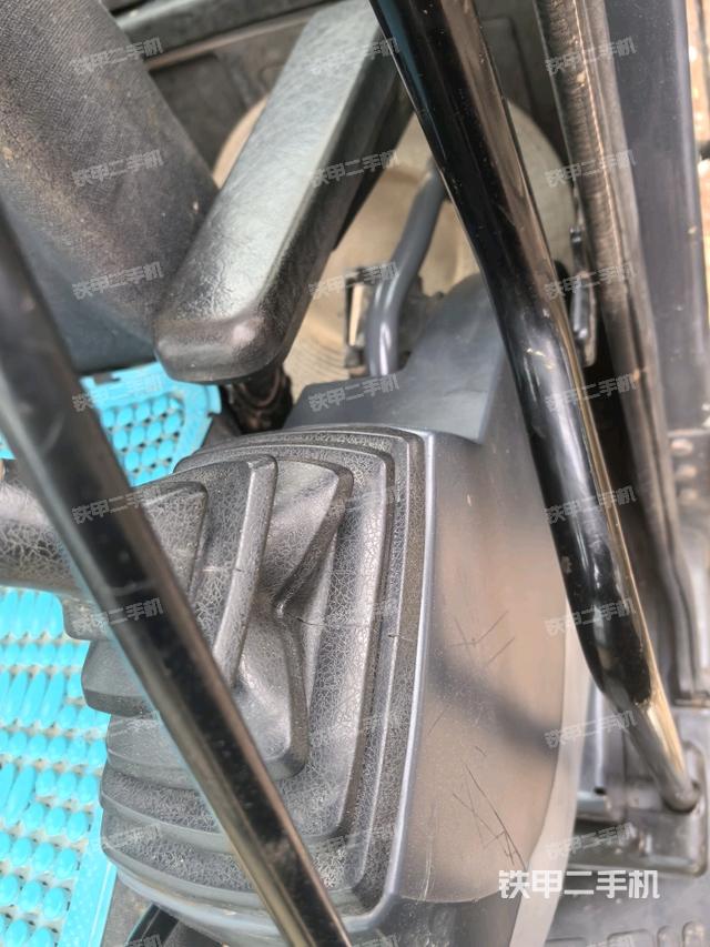 座椅左側(cè)控制臺(tái)/音響/含左手柄（駕駛室部分）