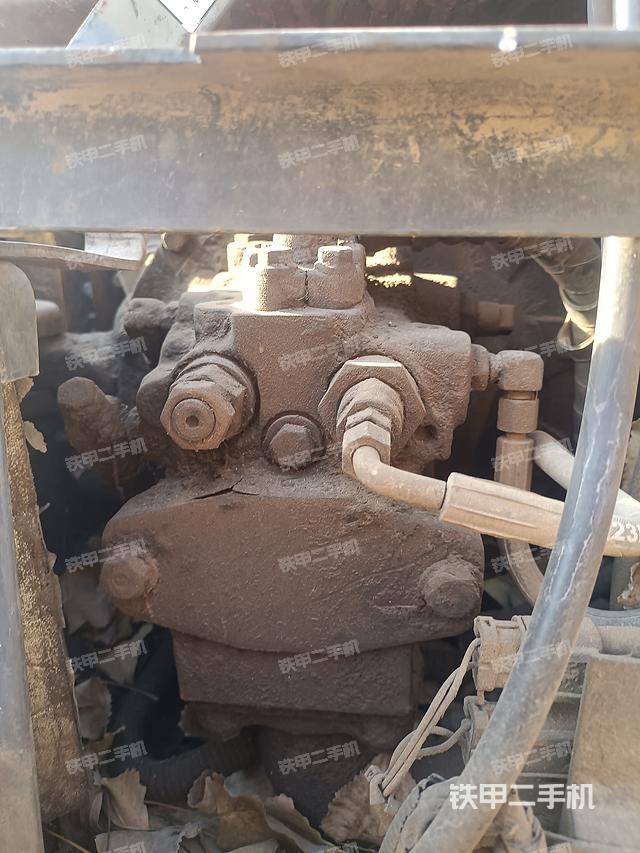 液壓泵艙室正面整體（整機(jī)外觀）