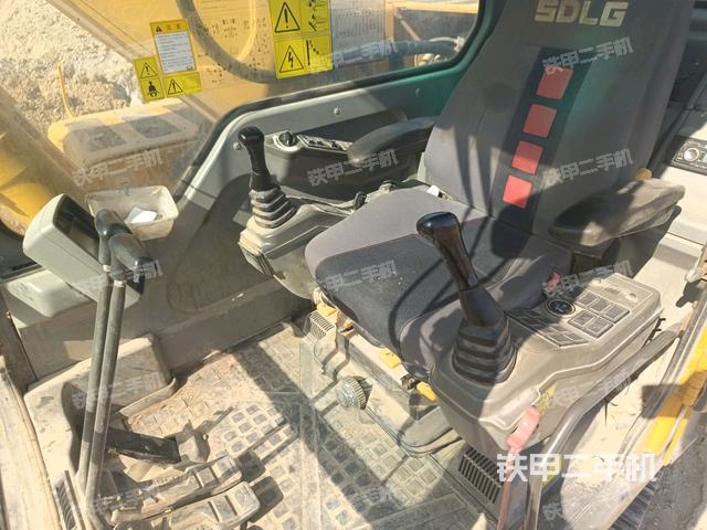 座椅右側(cè)控制臺(tái)/鑰匙門/油門/含右手柄（駕駛室部分）