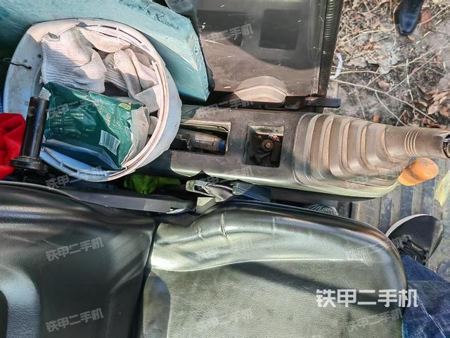 駕駛室整體(整機外觀) 駕駛室整體(整機外觀)