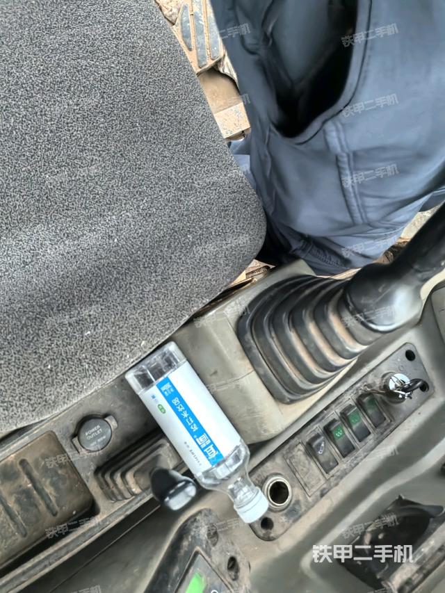 座椅右側(cè)控制臺(tái)/鑰匙門/油門/含右手柄（駕駛室部分）