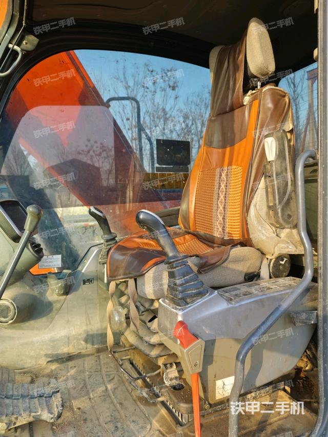 左后方玻璃角標(biāo)（駕駛室部分）