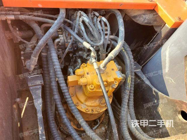 中央回轉(zhuǎn)接頭特寫(xiě)(上車(chē)部件) 中央回轉(zhuǎn)接頭特寫(xiě)(上車(chē)部件)