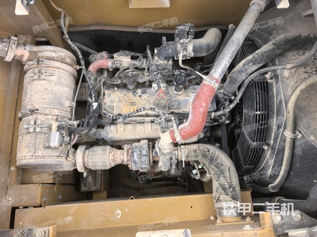 發(fā)動(dòng)機(jī)室（上車(chē)部件）