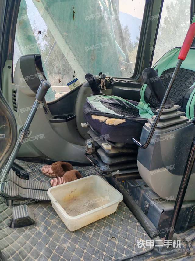 驾驶室整体（整机外观）