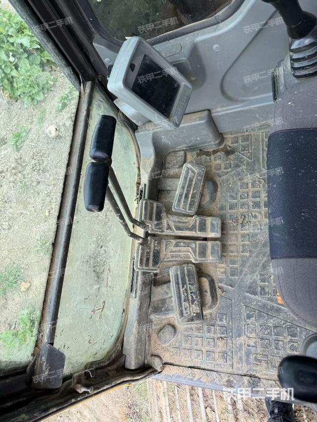 座椅左側(cè)控制臺(tái)/音響/含左手柄（駕駛室部分）