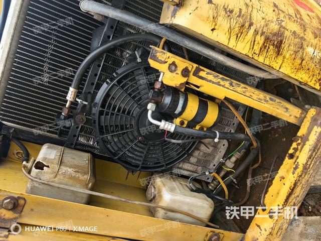 回轉(zhuǎn)馬達(dá)和主控閥(整機(jī)外觀) 回轉(zhuǎn)馬達(dá)和主控閥(整機(jī)外觀)