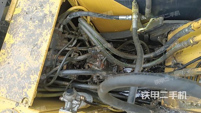 回轉(zhuǎn)馬達(dá)和主控閥（整機(jī)外觀）