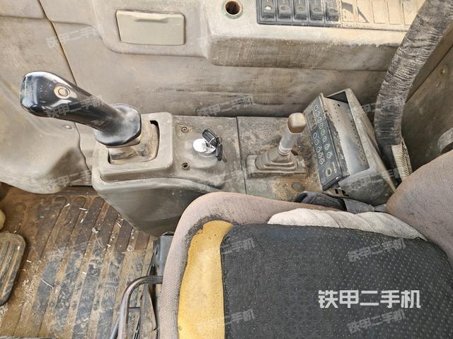 駕駛室頂部（整機外觀）