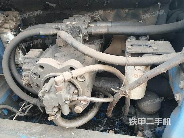 液压泵舱室正面整体（整机外观）