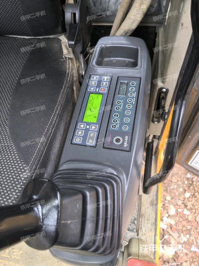 座椅左側(cè)控制臺(tái)/音響/含左手柄（駕駛室部分）