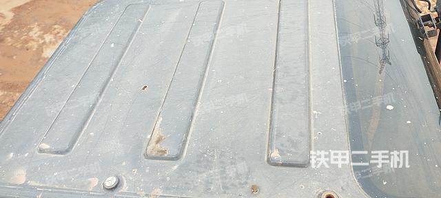 驾驶室顶部（整机外观）