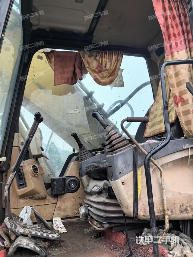 驾驶室整体（整机外观）