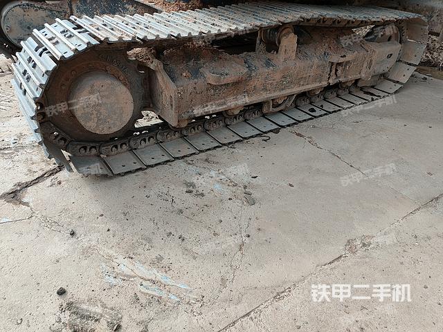 单侧履带整体(整机外观) 单侧履带整体(整机外观)