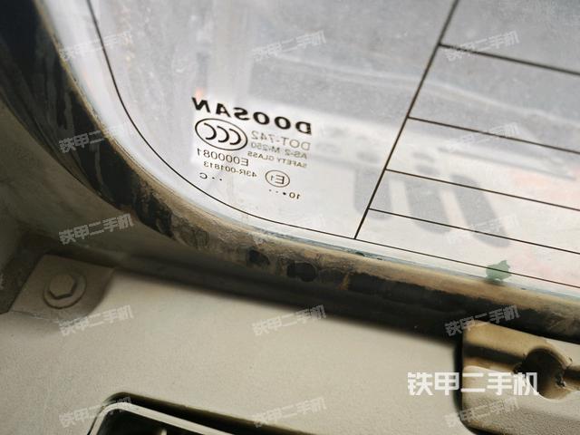 后窗玻璃角標（駕駛室部分）