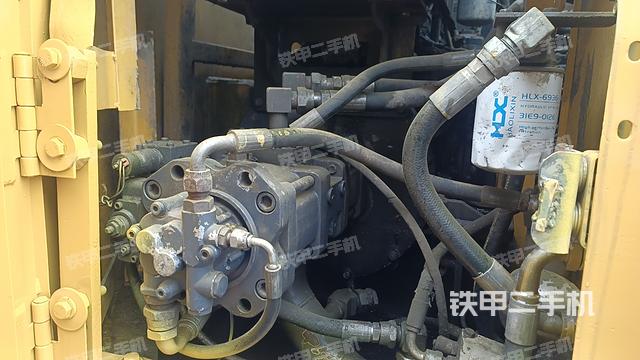 液壓泵艙室正面整體（整機(jī)外觀）