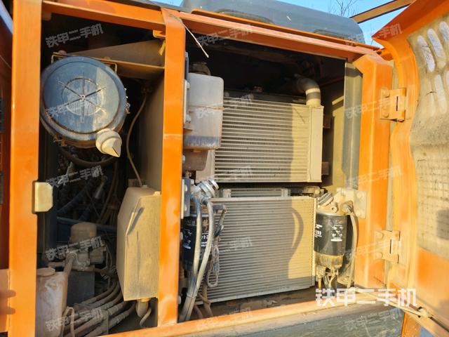 散熱器正面(大件艙室) 散熱器正面(大件艙室)