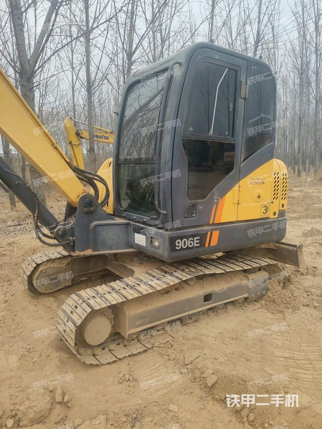 駕駛室整體（整機外觀）