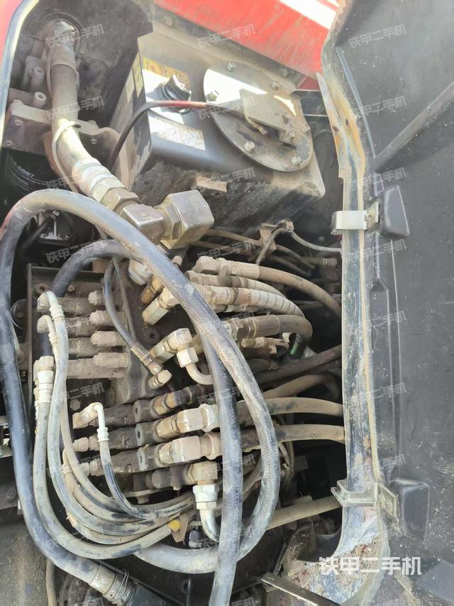 回转马达和主控阀（整机外观）