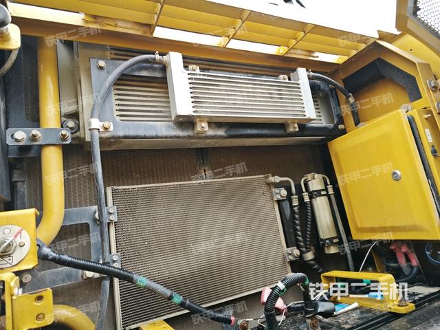 散熱器正面(大件艙室) 散熱器正面(大件艙室)