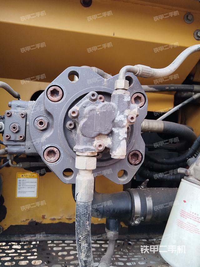液壓泵艙室正面整體(整機(jī)外觀) 液壓泵艙室正面整體(整機(jī)外觀)