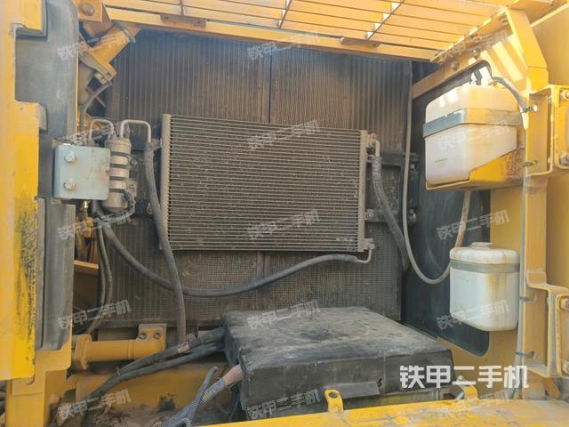 散熱器正面(大件艙室) 散熱器正面(大件艙室)