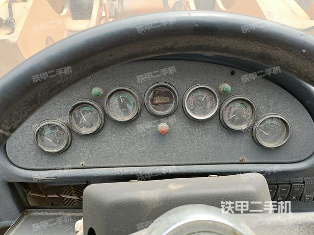 駕駛室操作臺(設備外觀及核心部件) 駕駛室操作臺(設備外觀及核心部件)